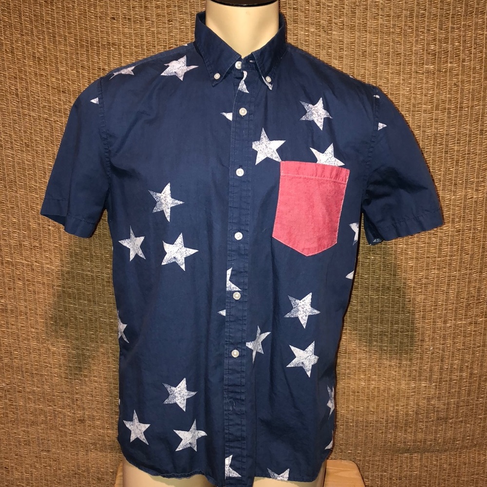 American Eagle Short Sleeve Button Down